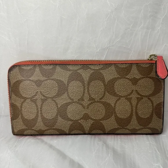 RESERVED Coach Peyton Signature C Accordion Zipper Wallet - Picture 2 of 6